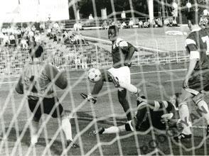 Футбол. Фото (оригинал). Эмерсон (Днепр Днепропетровск). 1995