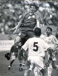 Футбол. Фото (оригинал). Дмитрий Михайленко (сборная Украины). 1997. Армения