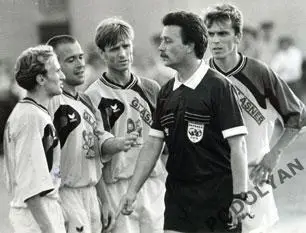 Футбол. Фото (оригинал). Валерий Онуфер (Украина, арбитр). 1990-е