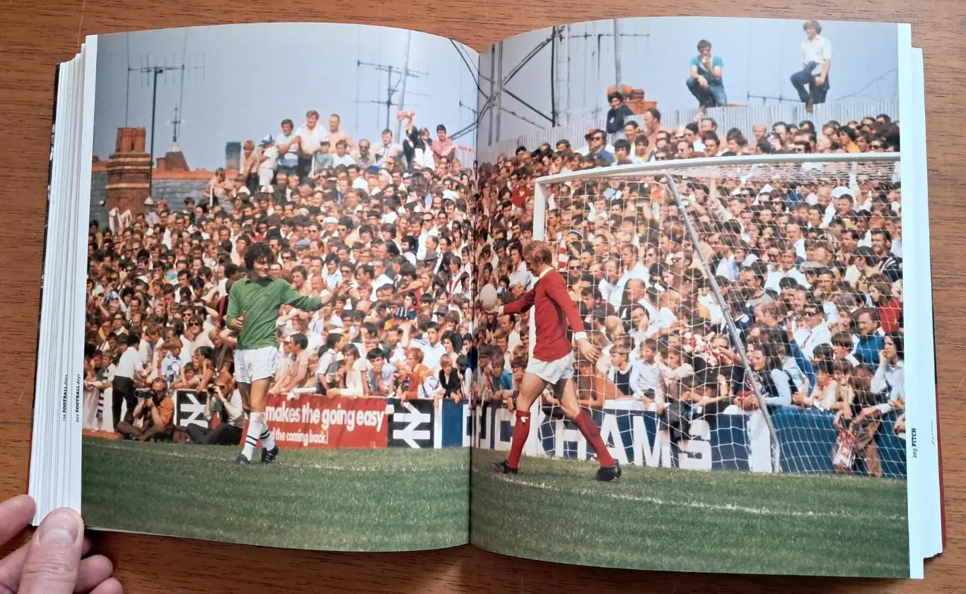 Футбол. Дни футбола. Подарочный фотоальбом (англ.) 5