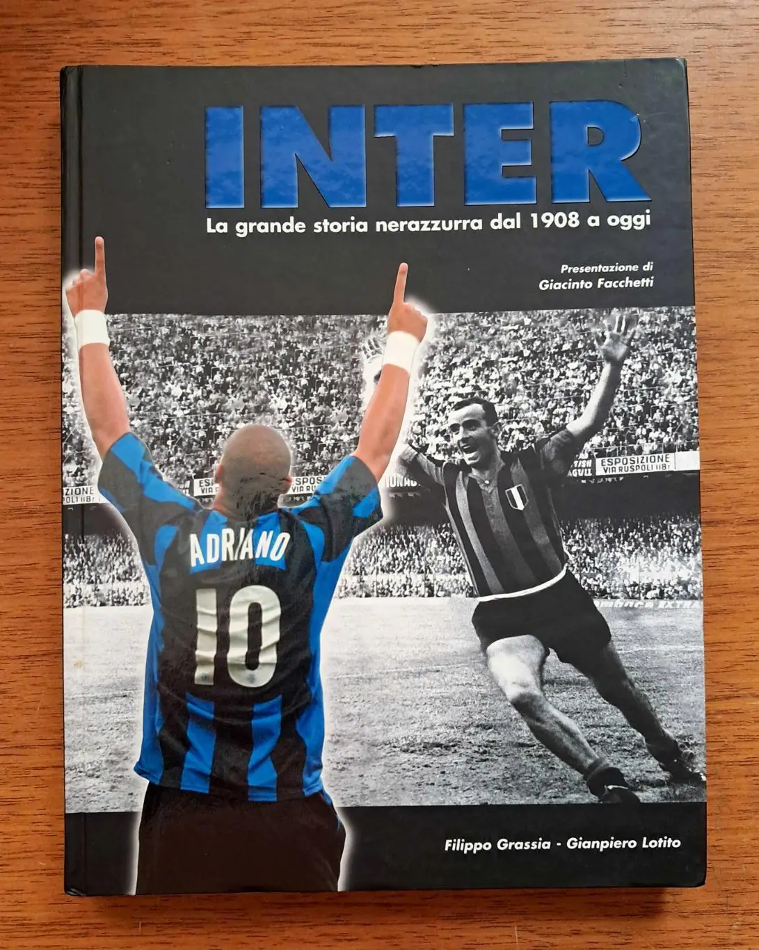 Футбол. Иллюстрированная история Интера (Италия). Фотоальбом (итал. язык)
