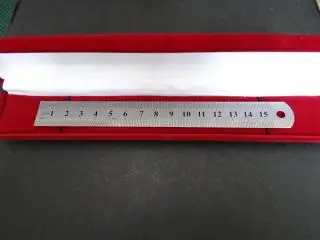 Футляр для ювелирного украшения пенал красный бархат