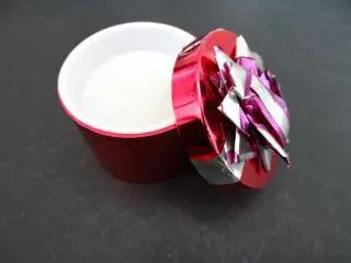 Футляр для ювелирного украшения красная картон круг