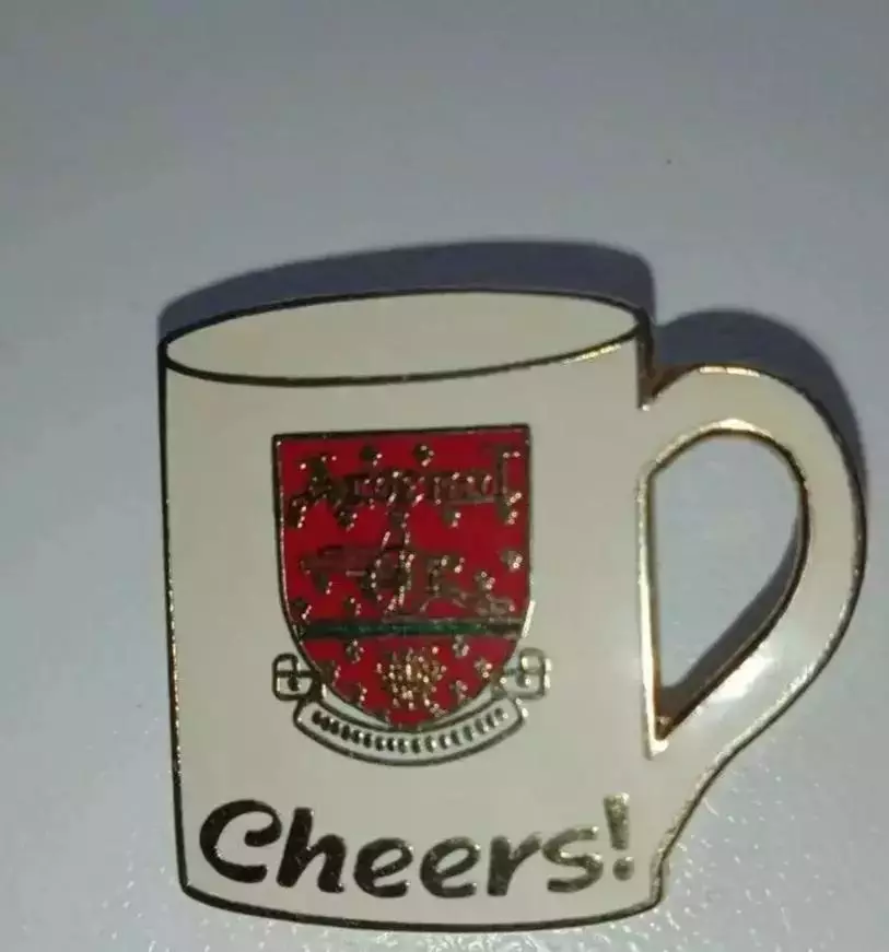 Знак футбол ФК Арсенал Англия Лондон Официальный начало 2000- х