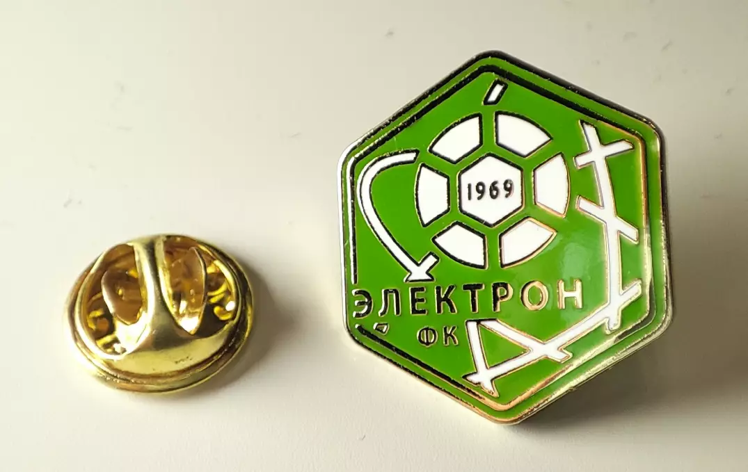 Значок ФК Электрон Великий Новгород