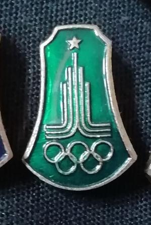 Игры XXII Олимпиады. Москва 1980. Эмблемы фигурные. зелёная.