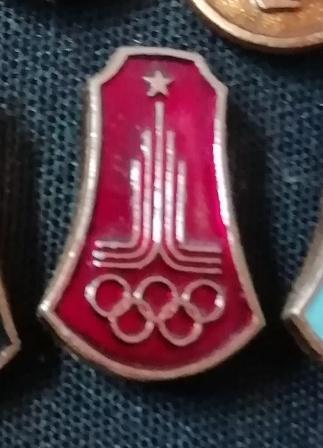 Игры XXII Олимпиады. Москва 1980. Эмблемы фигурные. красная.
