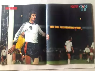 Voetbal international Постер 10