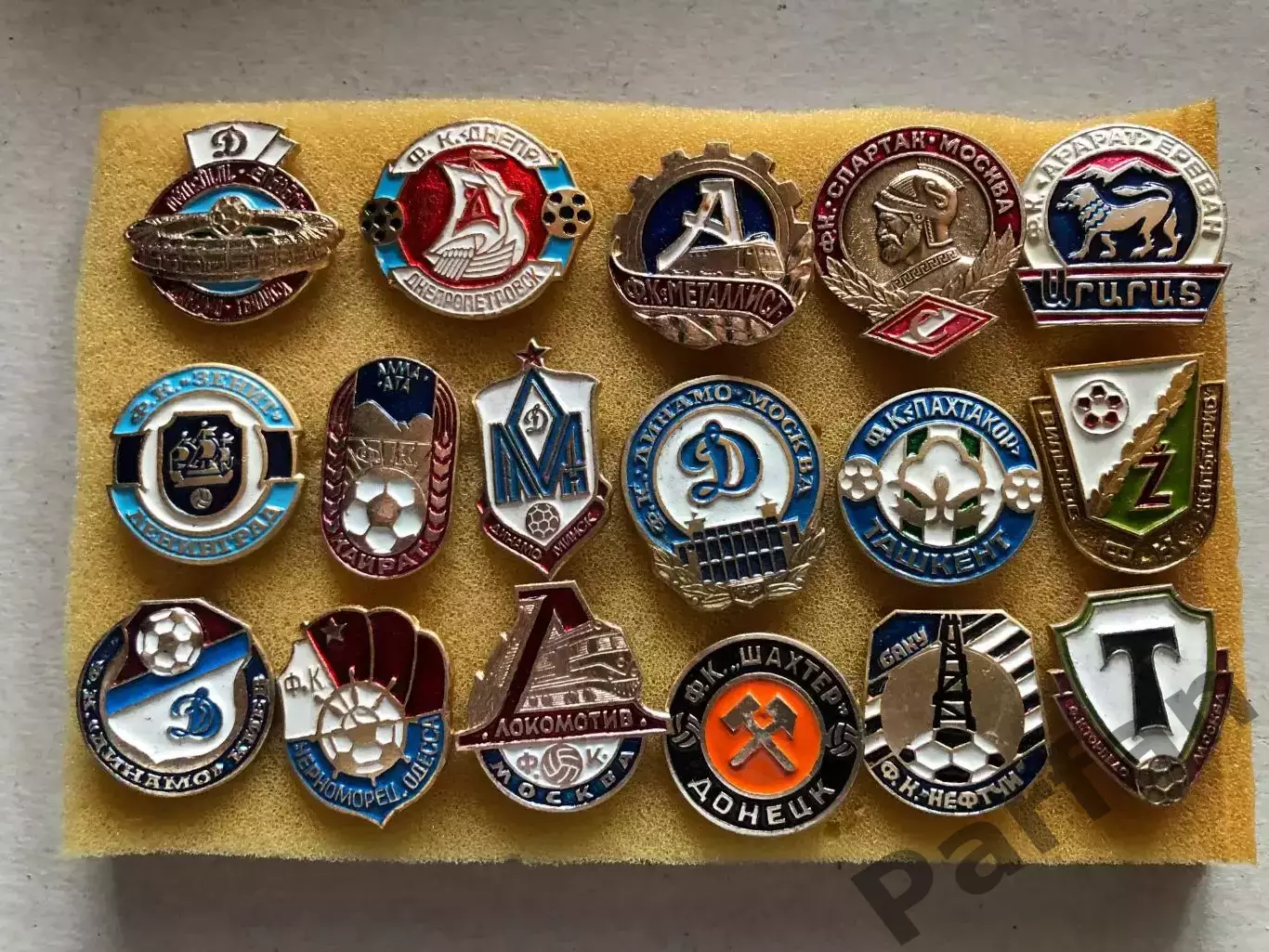 Набор значков Высшая Лига СССР - Динамо Киев, Шахтер, Днепр, Металлист, Черном