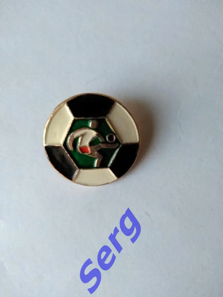 Значок Футбол (игрок и мяч)