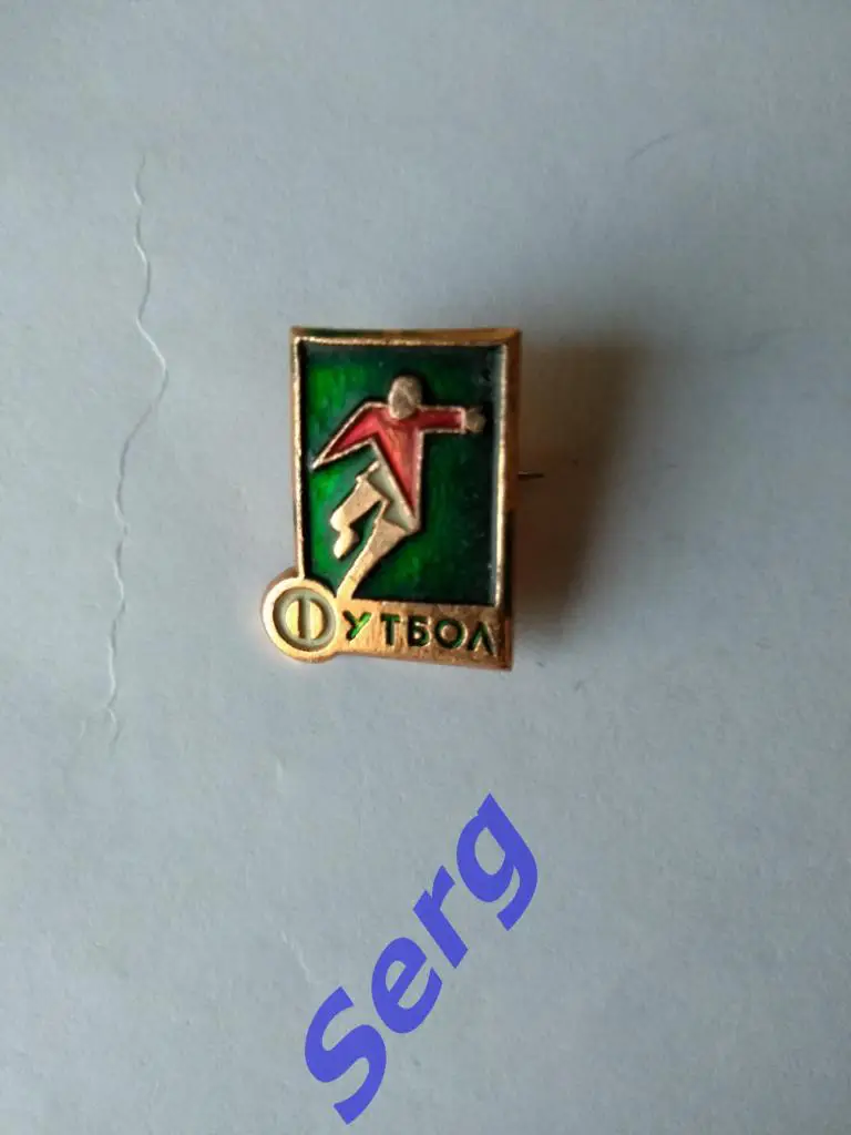 Значок Футбол (футболист красная майка)