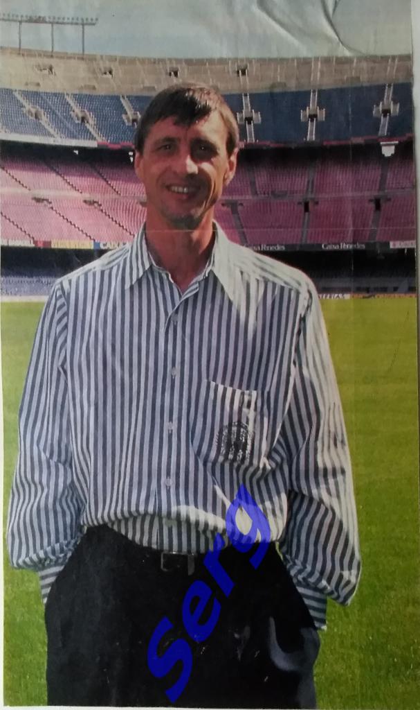 Йохан Кройфф (Голландия) в гражданке на стадионе фото из зарубежного журнала