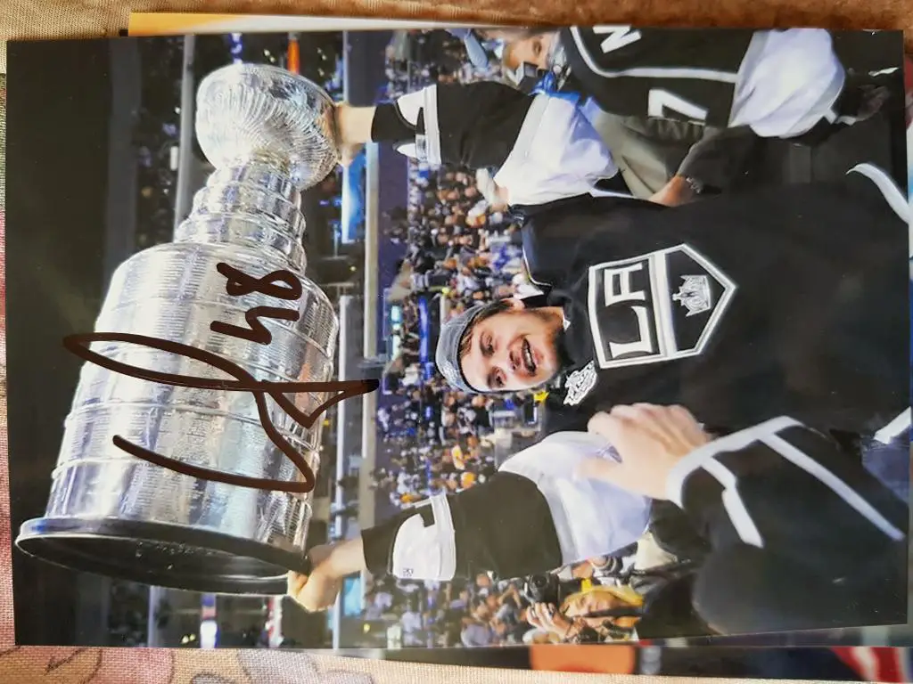 Автограф хоккеиста Локтионова с Кубком Стэнли