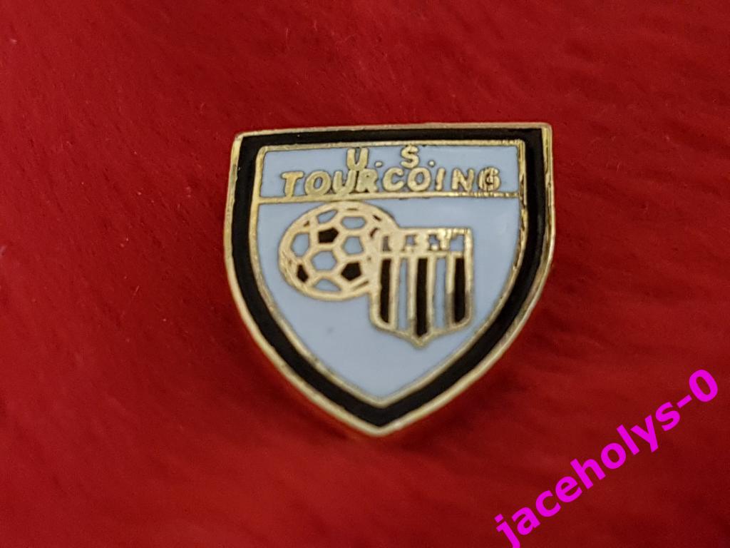 TOURCOING US METAL BADGE FRANCE -