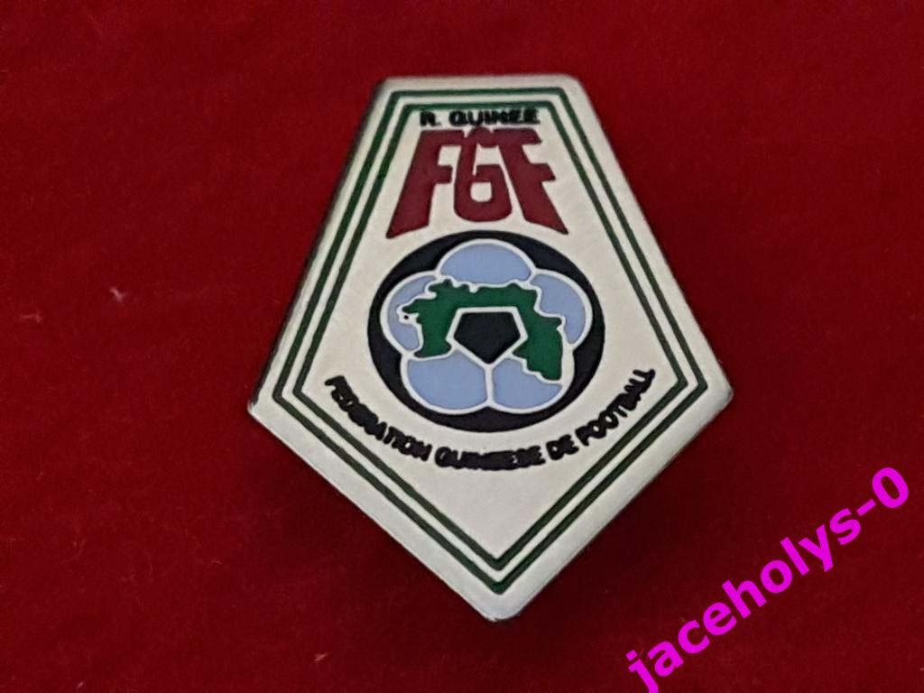 FEDERATION GUINEE DE FOOTBALL - BADGE