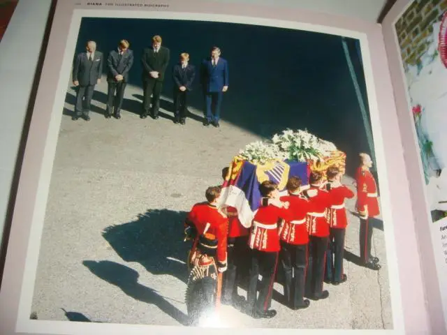 Книга мини Принцесса Диана Diana Princess of Wales 1998 год 5