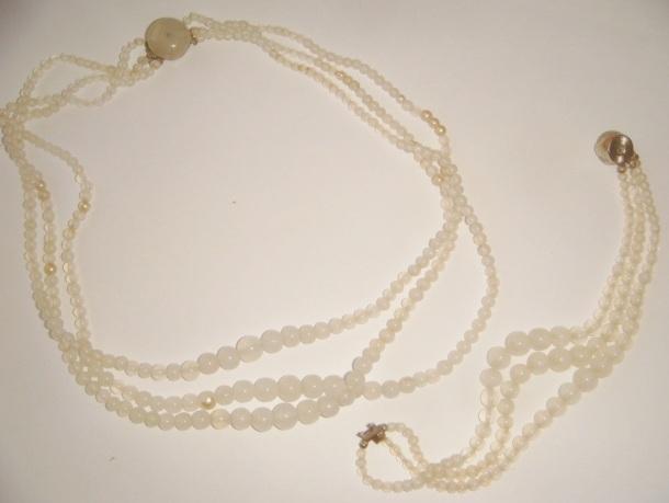 Комплект из белого агата- бусы и браслет винтаж
