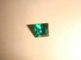 Камень изумруд квадрат настоящий старинный
