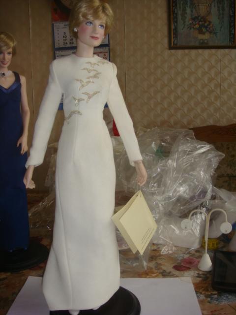 Кукла Принцесса Диана в бежевом вечернем платье 1999 год фарфор