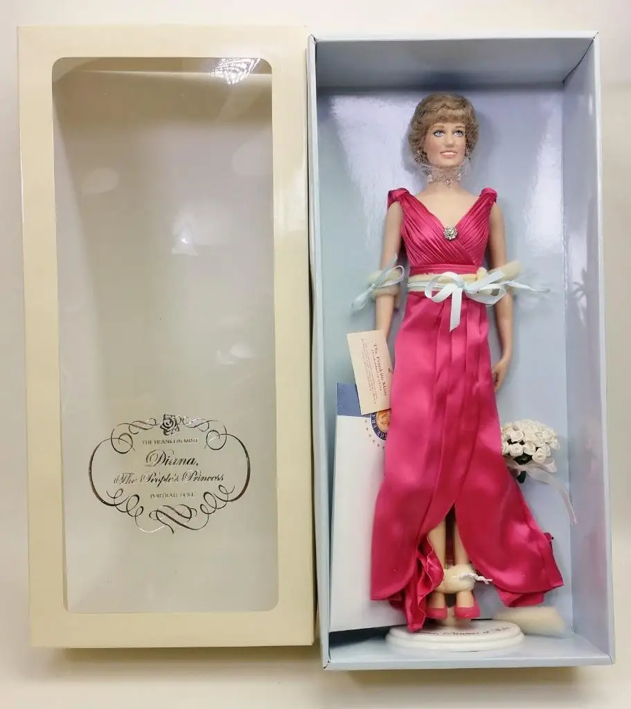 Кукла Принцесса Диана в красном платье в коробке 1998 год