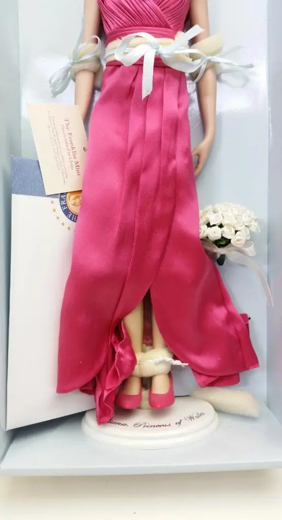 Кукла Принцесса Диана в красном платье в коробке 1998 год 2