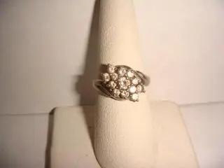 Кольцо с фианитами цветочное винтаж