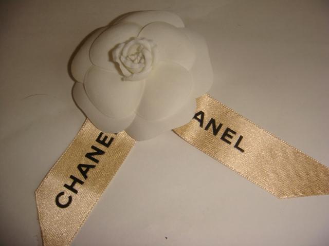 Брошь Chanel с золотой лентой камелия Шанель 6,5 см