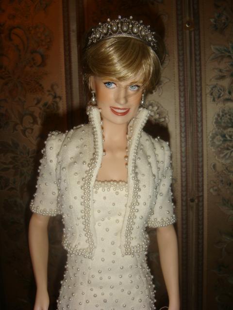 Кукла Принцесса Диана фарфоровая в платье Elvis 1998 год 1