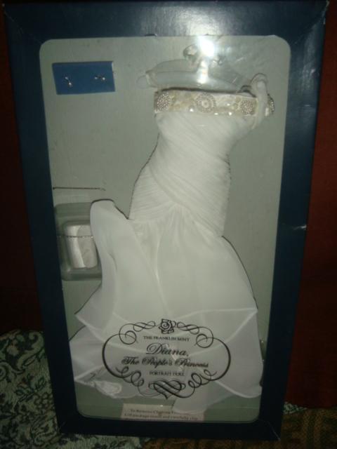 Платье для куклы принцесса Диана Princess Diana белое с вышивкой винтаж 90х