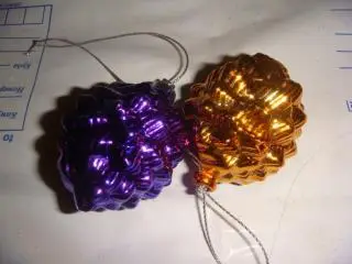 Елочные игрушки шишки 2 штуки винтаж 90 х