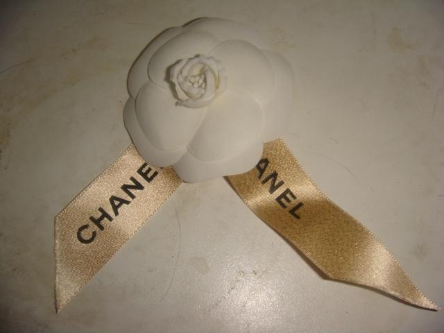 Брошь Chanel с золотой лентой камелия Шанель 6,5 см 1