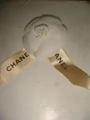 Брошь Chanel с золотой лентой камелия Шанель 6,5 см