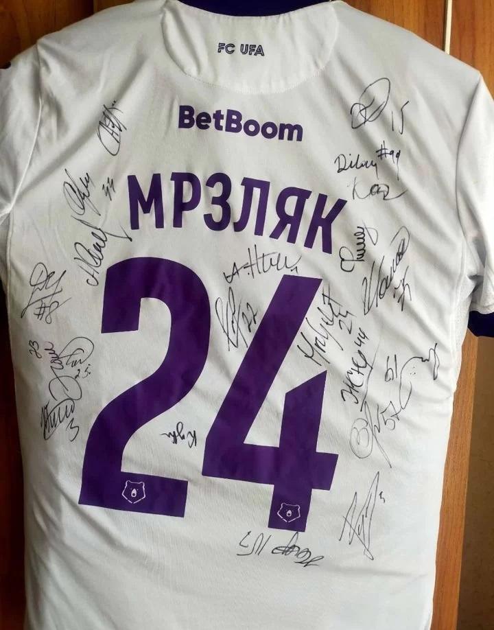 Игровая футболка Мрзляк ФК Уфа коллекционная 2022 с автографами 4