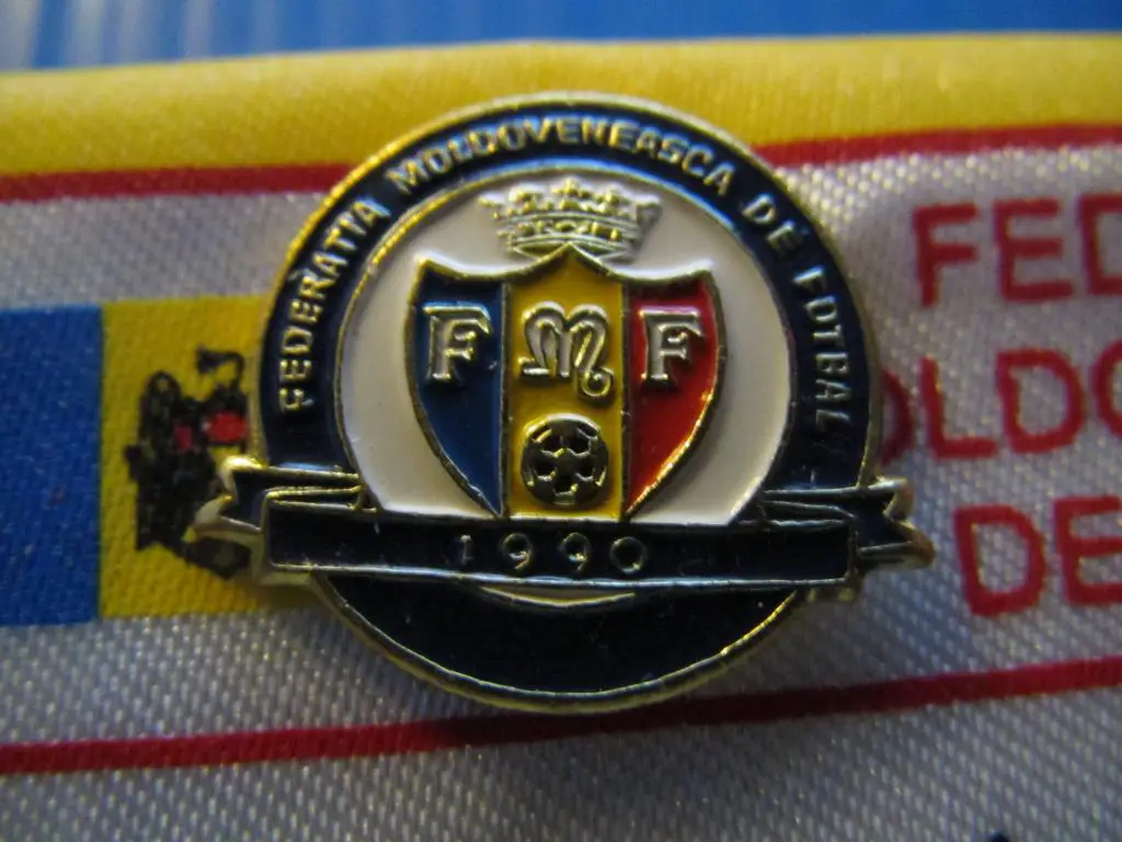комплект вымпел Молдова федерация футбола + знак 1