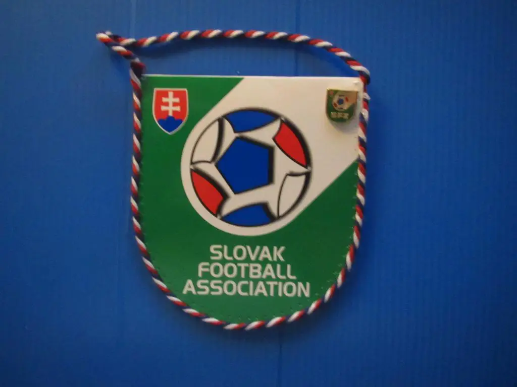 комплект вымпел Словакия федерация футбола + знак
