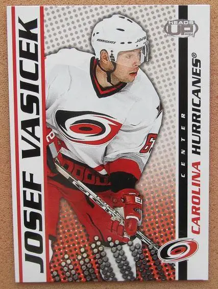 НХЛ Йозеф Вашичек Каролина Харрикейнз Локомотив Ярославль № 18