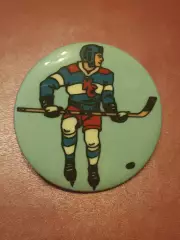 Знак хоккейный крылья советов ( хоккеист на синем фоне)