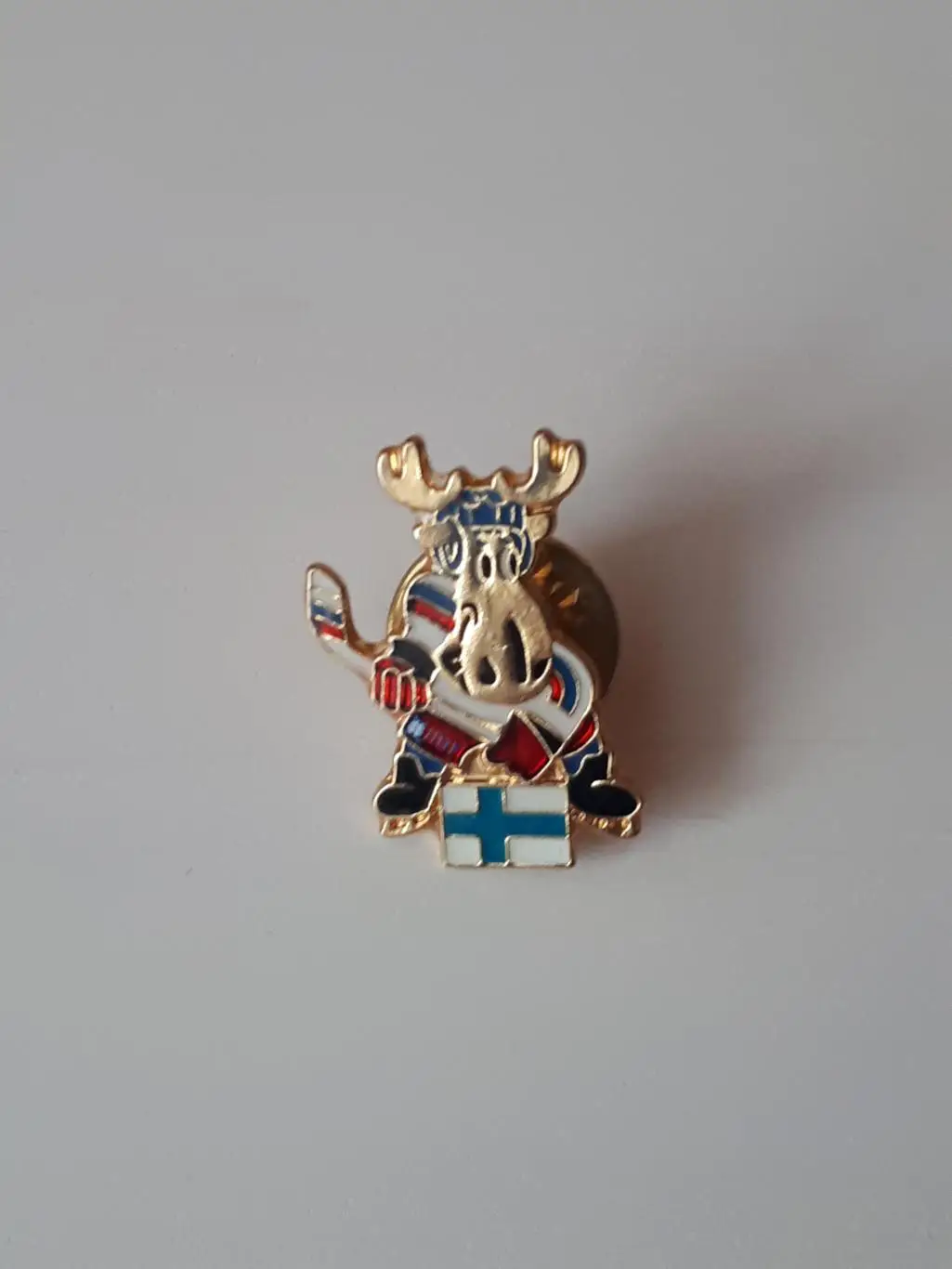 знак талисман ЧМ по хоккею 2000г. сборная Финляндии