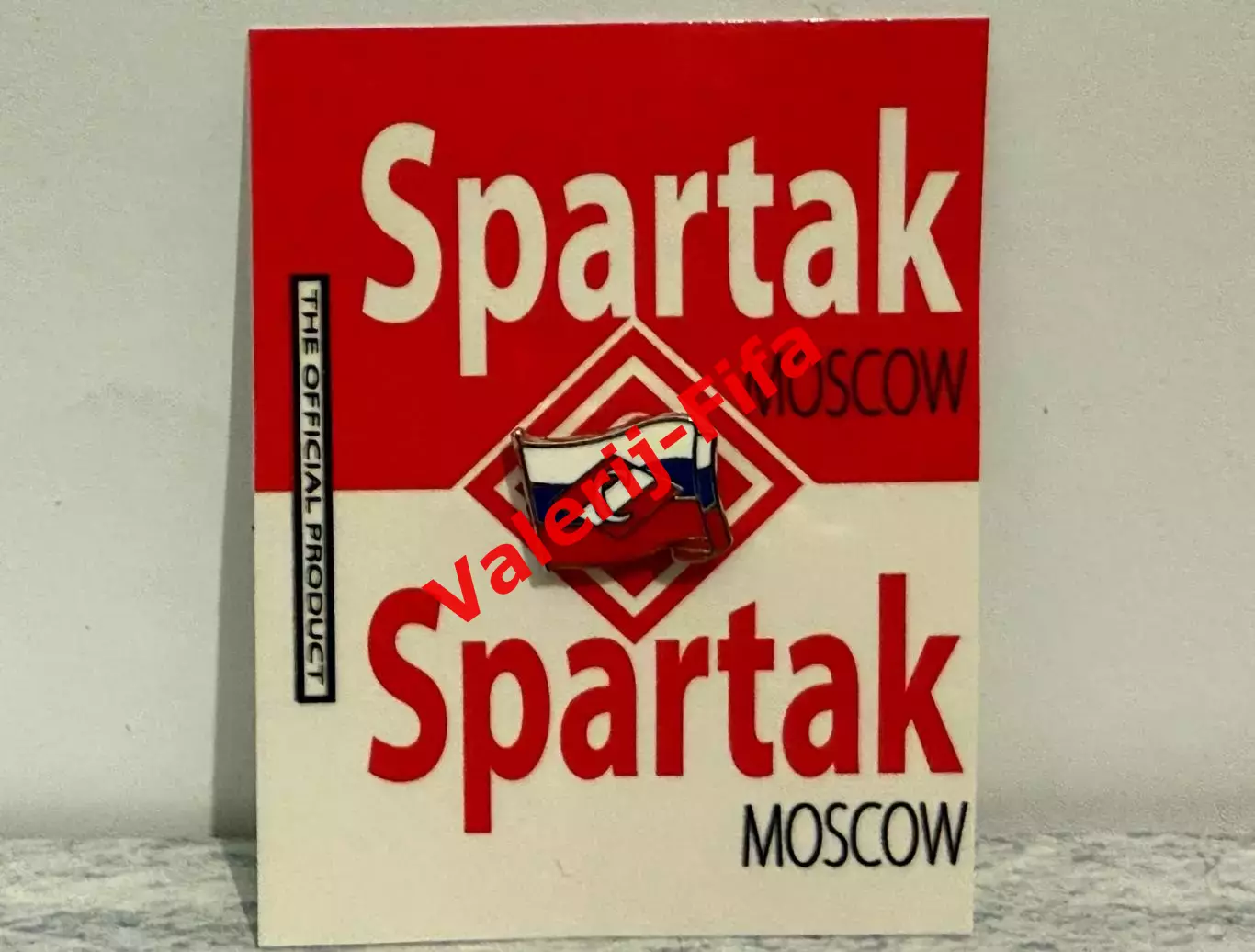 Официальный значок фрачник Спартак на флаге РФ