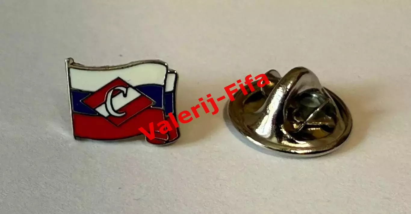 Официальный значок фрачник Спартак на флаге РФ 1