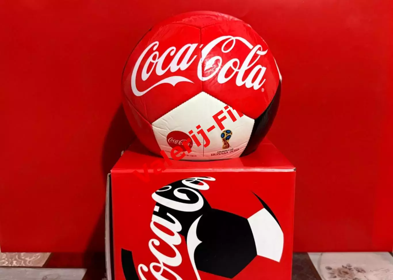 Мяч Кока-кола в коробке. Чемпионат мира 2018