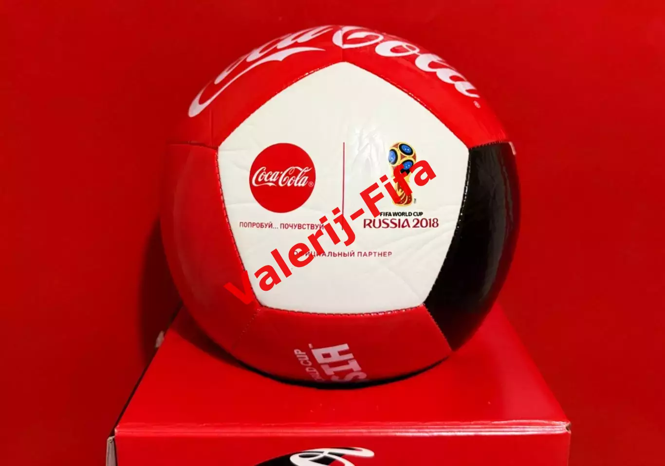 Мяч Кока-кола в коробке. Чемпионат мира 2018 2