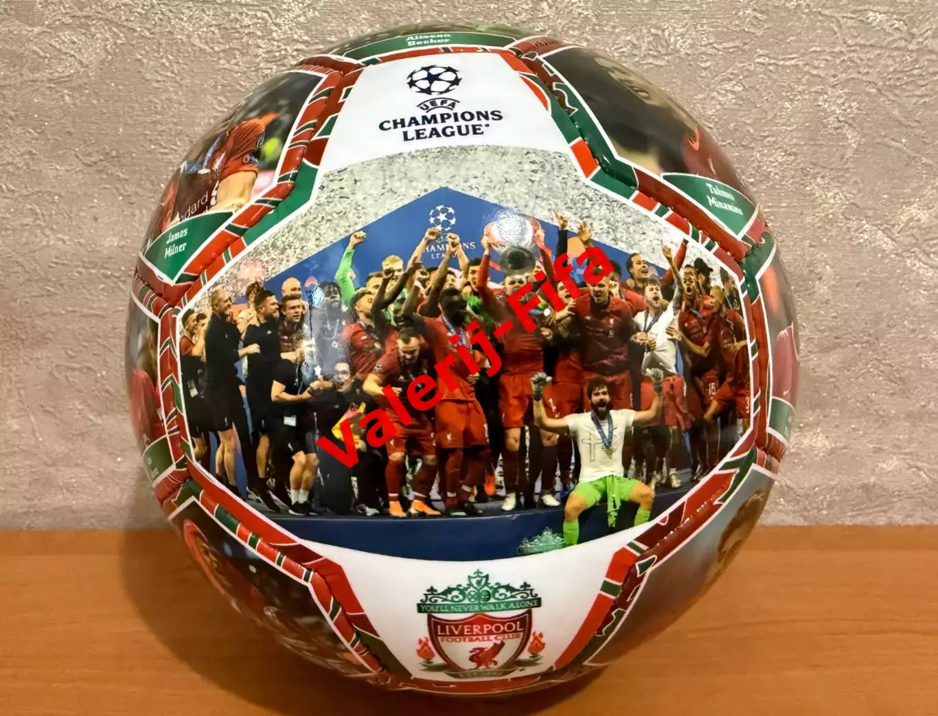 Коллекционный мяч Фк Ливерпуль