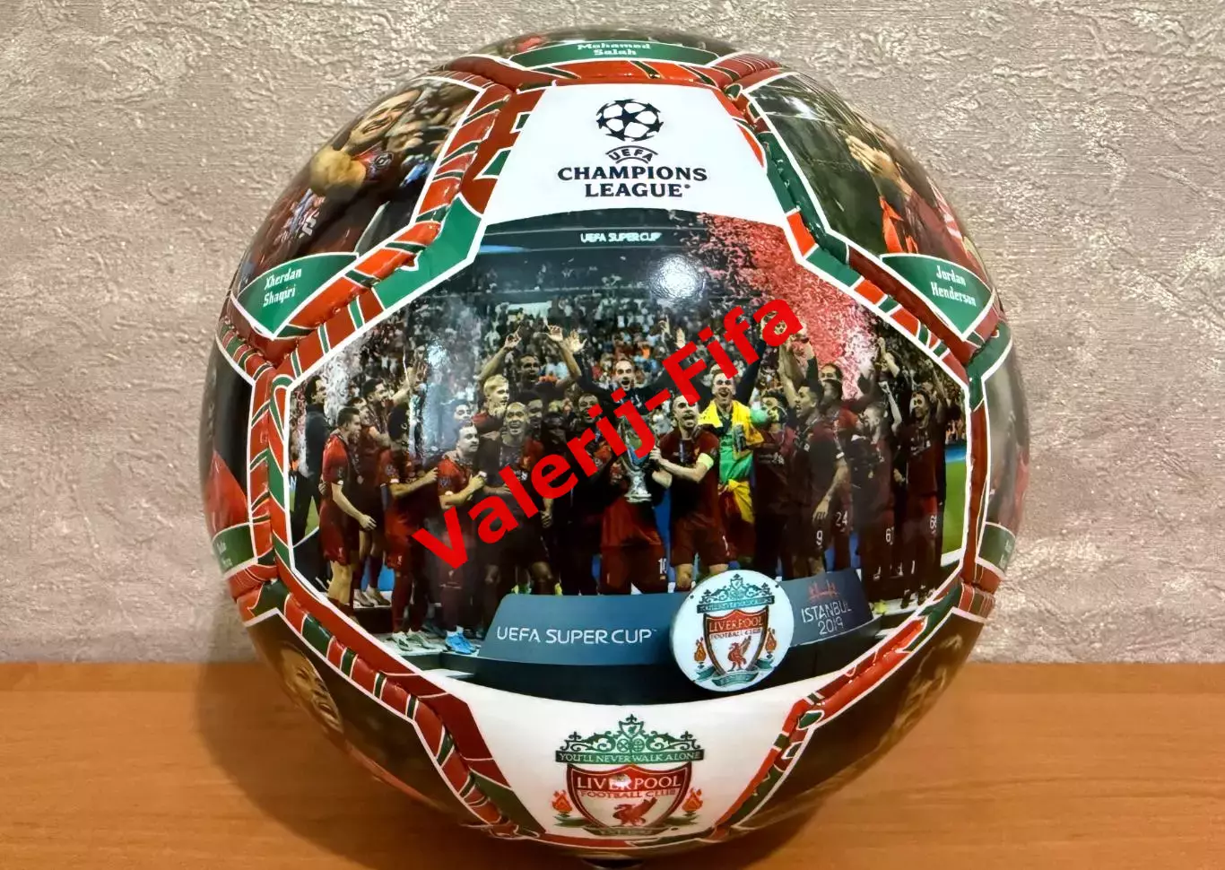 Коллекционный мяч Фк Ливерпуль 2
