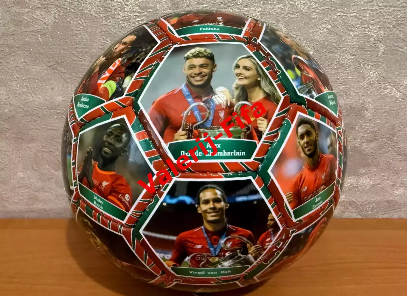 Коллекционный мяч Фк Ливерпуль 3