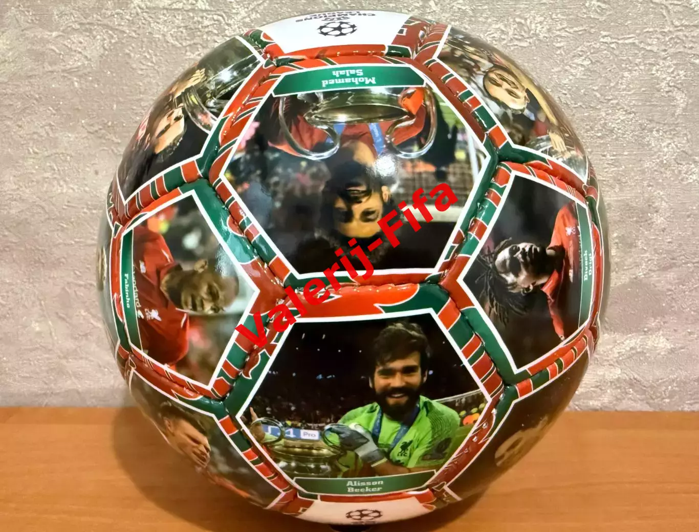 Коллекционный мяч Фк Ливерпуль 4