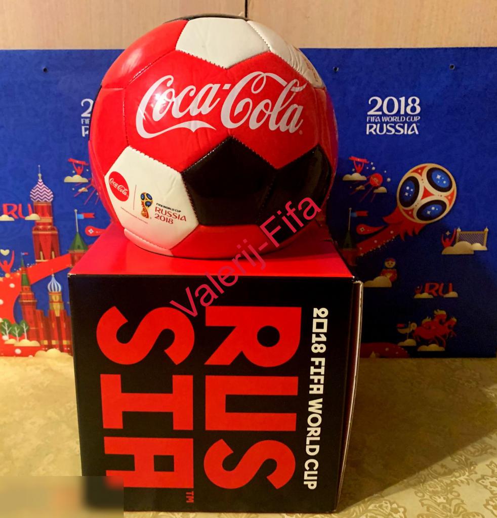 Мяч в коробке Кока-кола Coca-cola. Чемпионат мира 2018