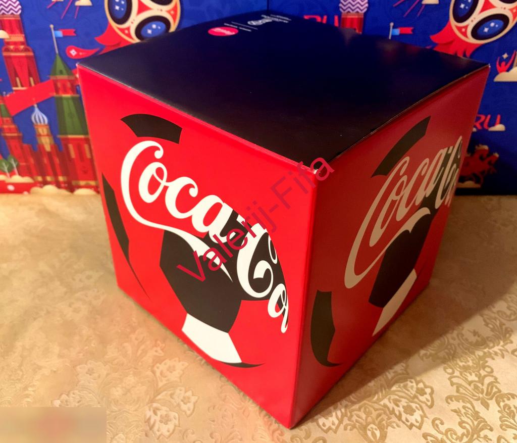 Мяч в коробке Кока-кола Coca-cola. Чемпионат мира 2018 2
