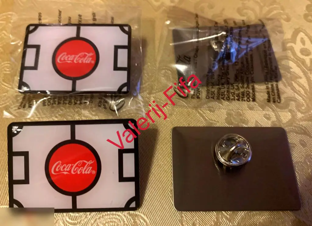 Значок Кока-кола Coca-cola Поле белое . Чемпионат мира 2018. Эксклюзив