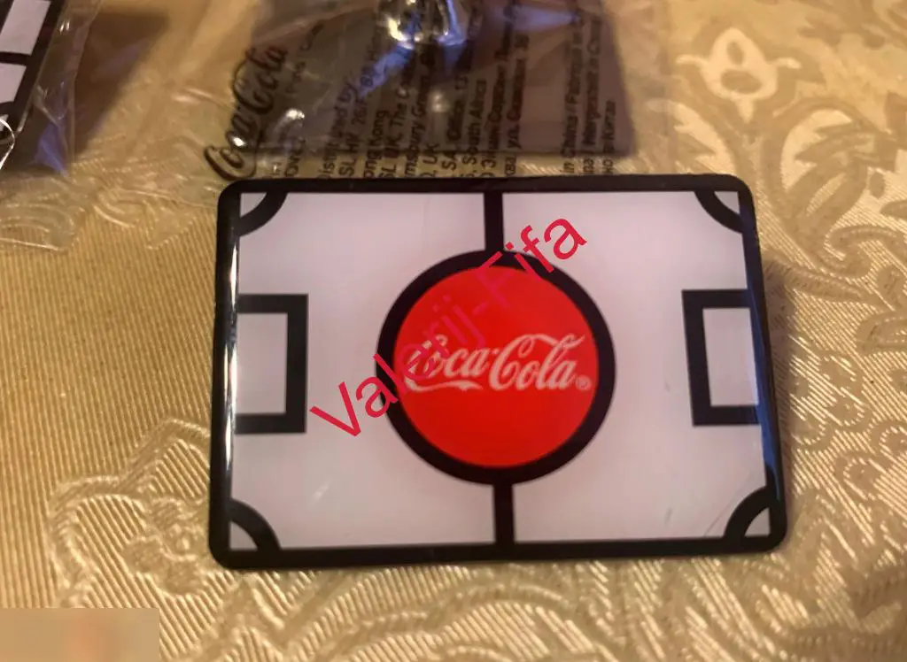 Значок Кока-кола Coca-cola Поле белое . Чемпионат мира 2018. Эксклюзив 2